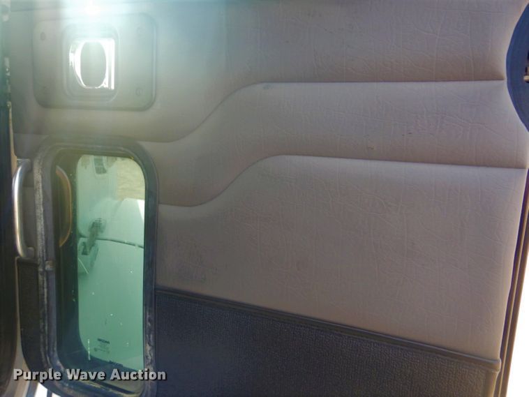 image for item GF9044 2009 Peterbilt 355 winch truck