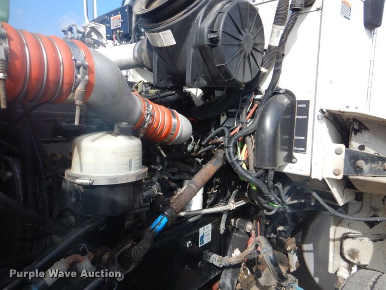 image for item GF9044 2009 Peterbilt 355 winch truck