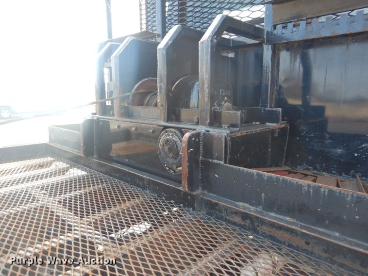 image for item GF9044 2009 Peterbilt 355 winch truck