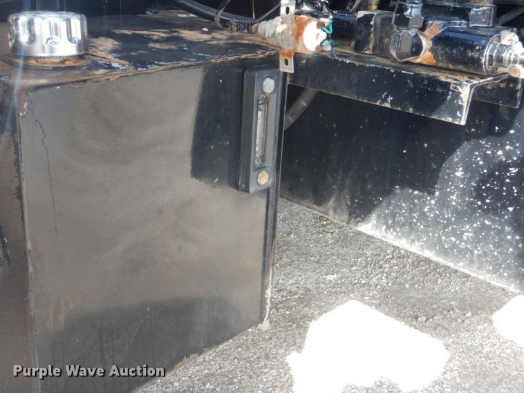 image for item GF9044 2009 Peterbilt 355 winch truck