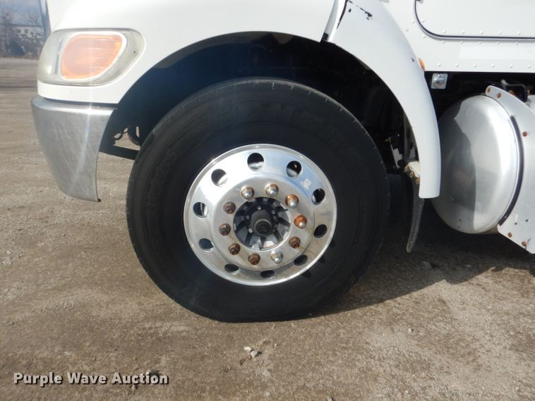 image for item GF9044 2009 Peterbilt 355 winch truck