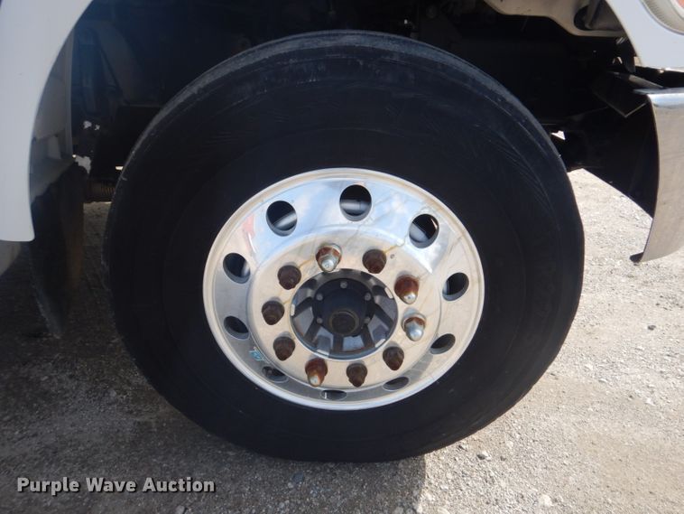 image for item GF9044 2009 Peterbilt 355 winch truck