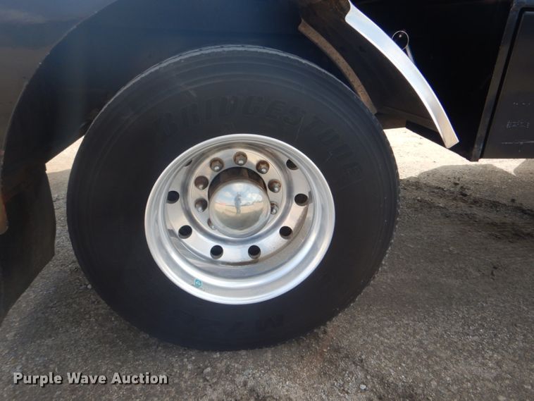 image for item GF9044 2009 Peterbilt 355 winch truck