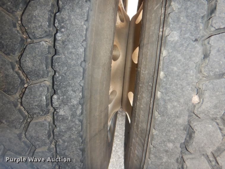 image for item GF9044 2009 Peterbilt 355 winch truck