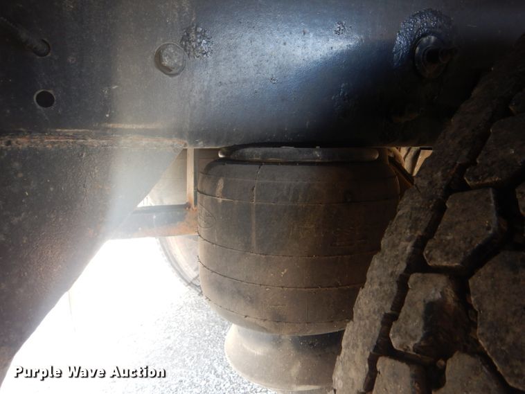 image for item GF9044 2009 Peterbilt 355 winch truck