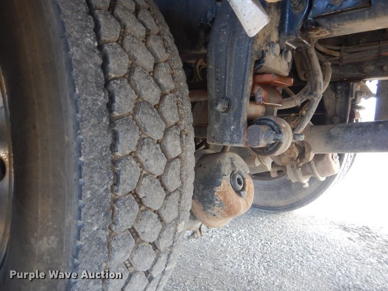 image for item GF9044 2009 Peterbilt 355 winch truck