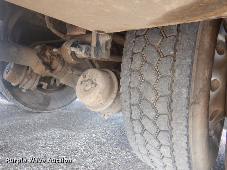 image for item GF9044 2009 Peterbilt 355 winch truck