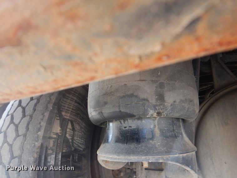 image for item GF9044 2009 Peterbilt 355 winch truck