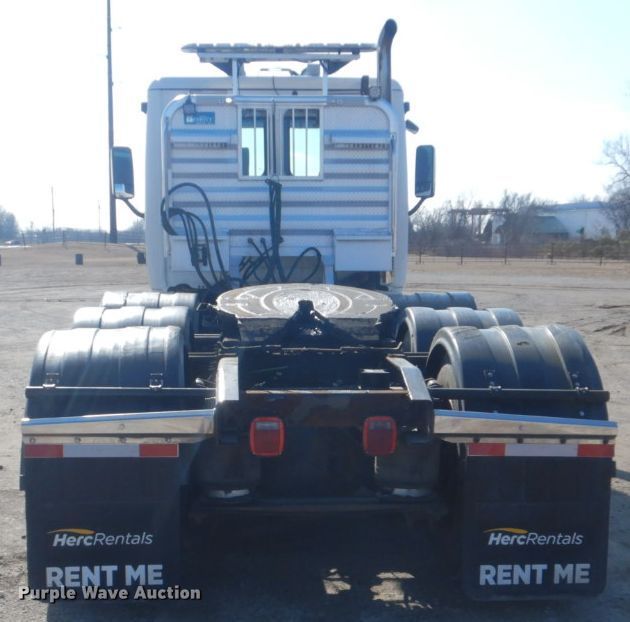 image for item GF9047 2013 Freightliner Cascadia semi truck