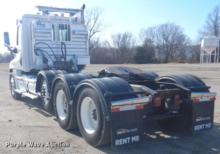 image for item GF9047 2013 Freightliner Cascadia semi truck