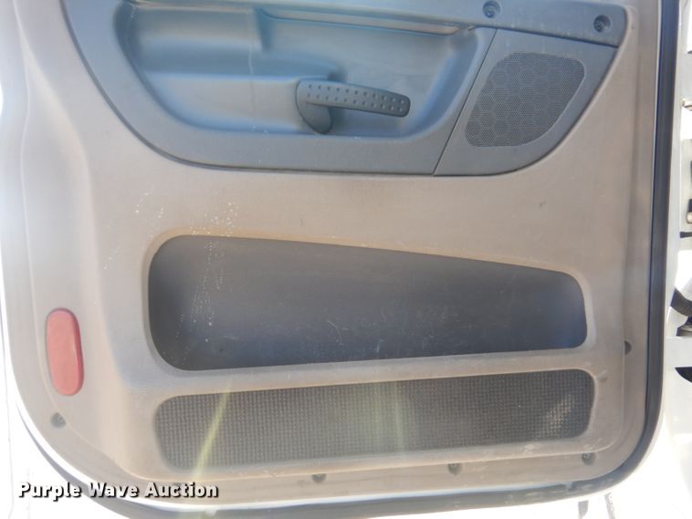 image for item GF9047 2013 Freightliner Cascadia semi truck