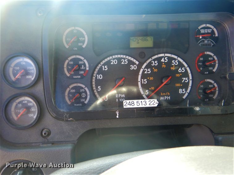 image for item GF9047 2013 Freightliner Cascadia semi truck