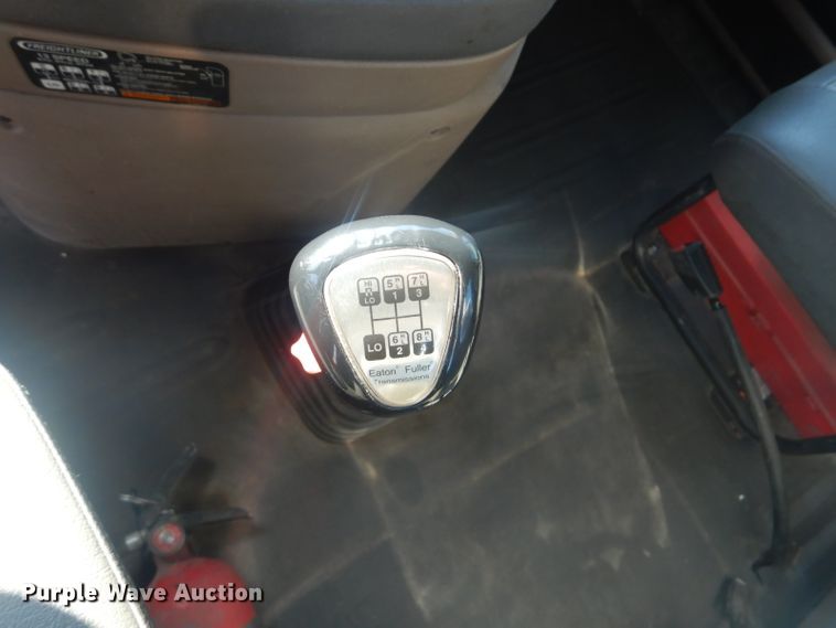 image for item GF9047 2013 Freightliner Cascadia semi truck