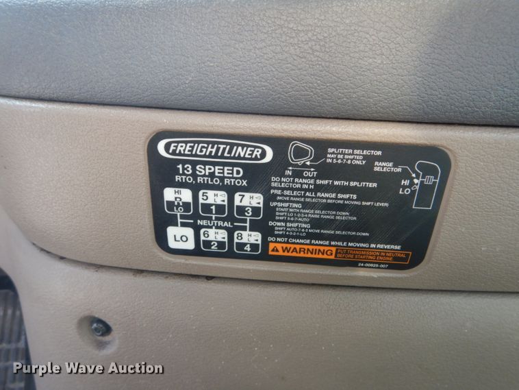 image for item GF9047 2013 Freightliner Cascadia semi truck