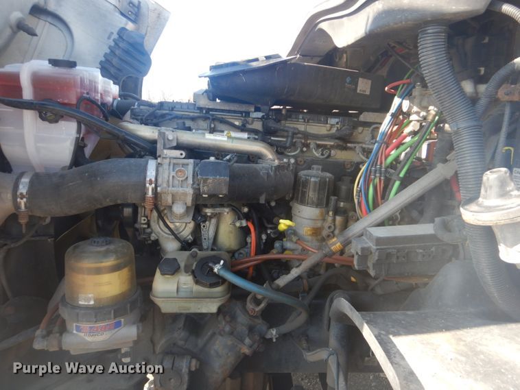 image for item GF9047 2013 Freightliner Cascadia semi truck