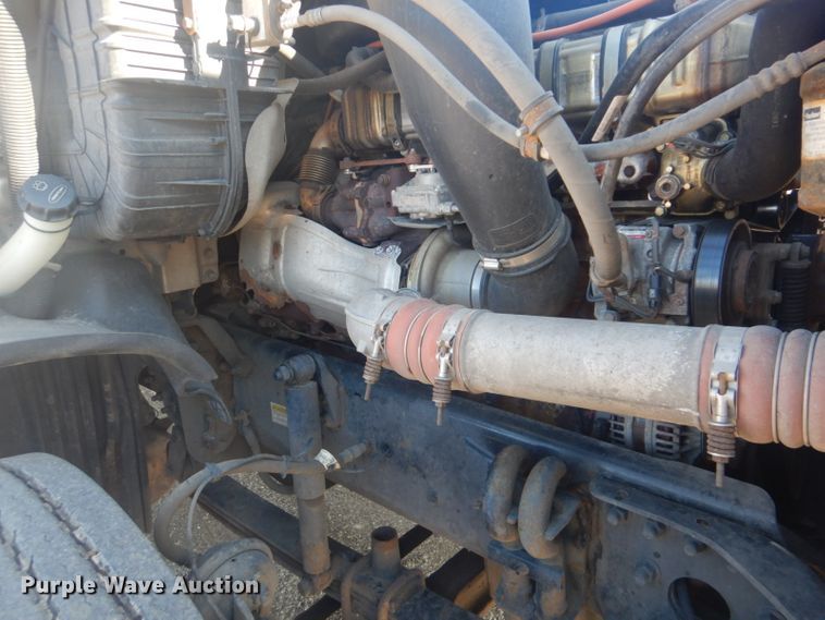 image for item GF9047 2013 Freightliner Cascadia semi truck