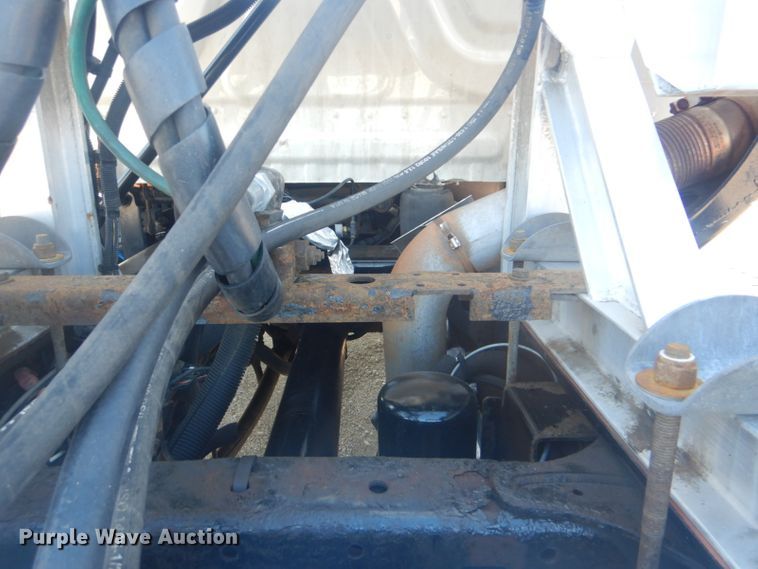 image for item GF9047 2013 Freightliner Cascadia semi truck