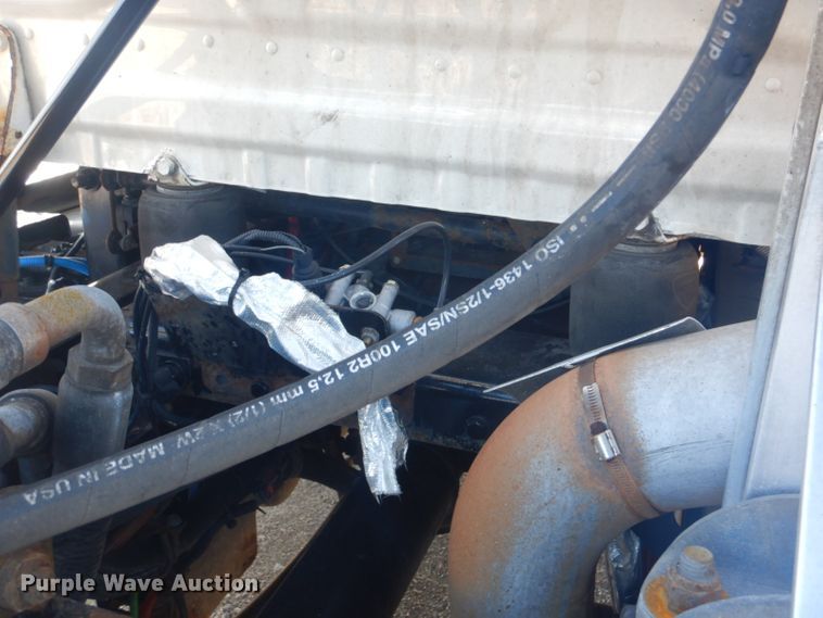 image for item GF9047 2013 Freightliner Cascadia semi truck