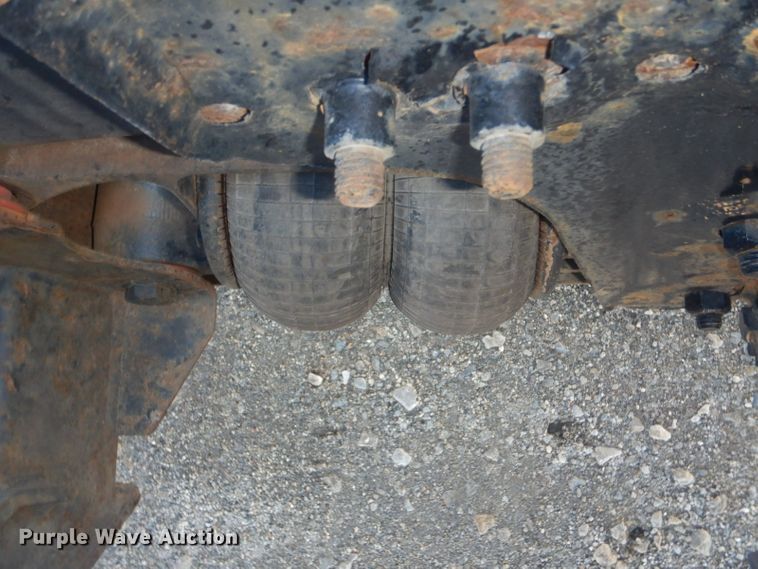 image for item GF9047 2013 Freightliner Cascadia semi truck