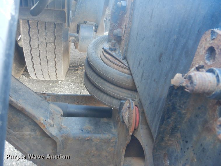 image for item GF9047 2013 Freightliner Cascadia semi truck