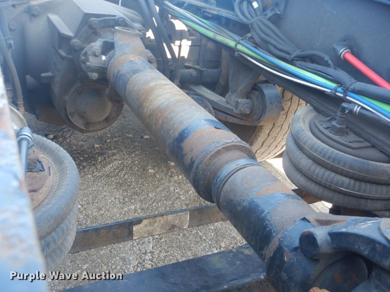 image for item GF9047 2013 Freightliner Cascadia semi truck