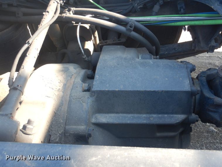 image for item GF9047 2013 Freightliner Cascadia semi truck