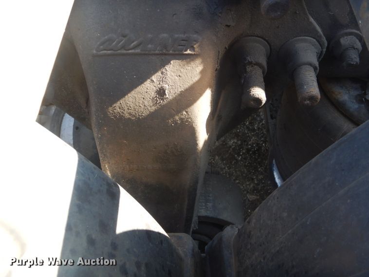 image for item GF9047 2013 Freightliner Cascadia semi truck