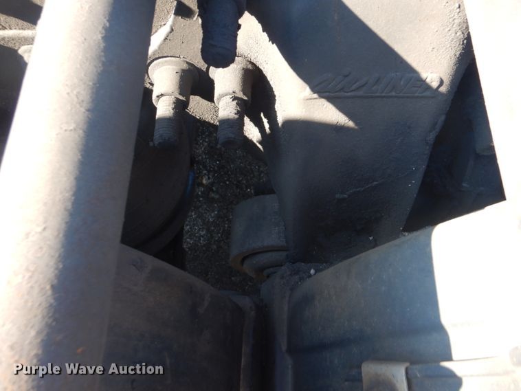 image for item GF9047 2013 Freightliner Cascadia semi truck