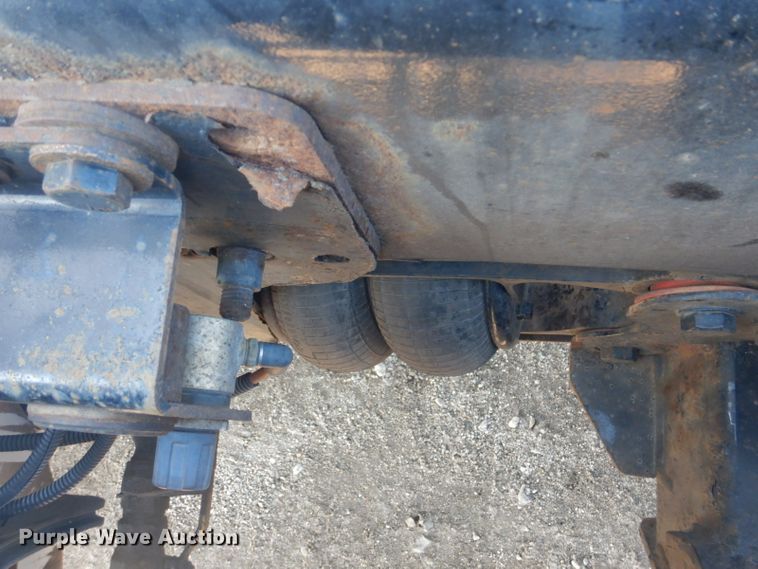 image for item GF9047 2013 Freightliner Cascadia semi truck