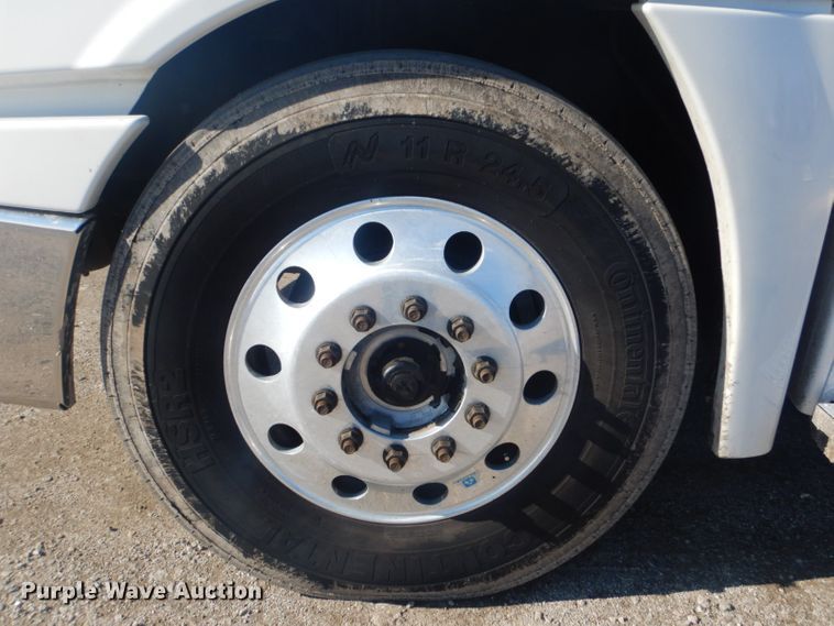 image for item GF9047 2013 Freightliner Cascadia semi truck