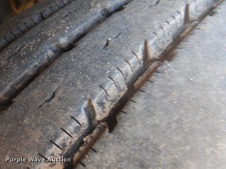 image for item GF9047 2013 Freightliner Cascadia semi truck