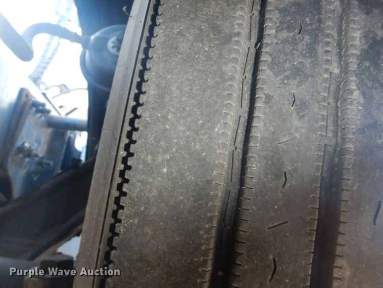 image for item GF9047 2013 Freightliner Cascadia semi truck