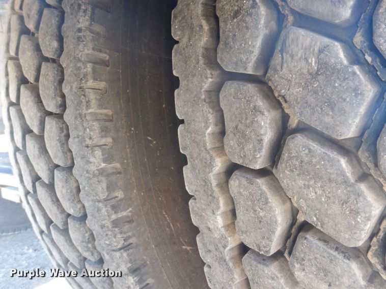 image for item GF9047 2013 Freightliner Cascadia semi truck