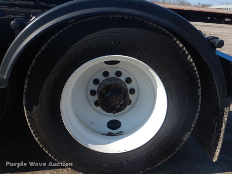 image for item GF9047 2013 Freightliner Cascadia semi truck