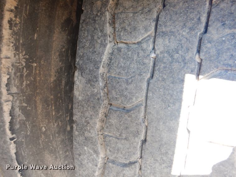 image for item GF9047 2013 Freightliner Cascadia semi truck