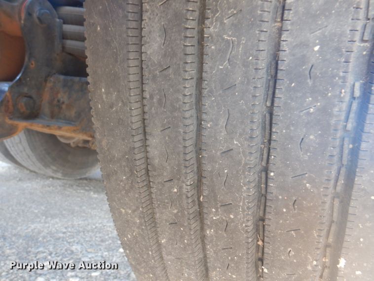 image for item GF9047 2013 Freightliner Cascadia semi truck