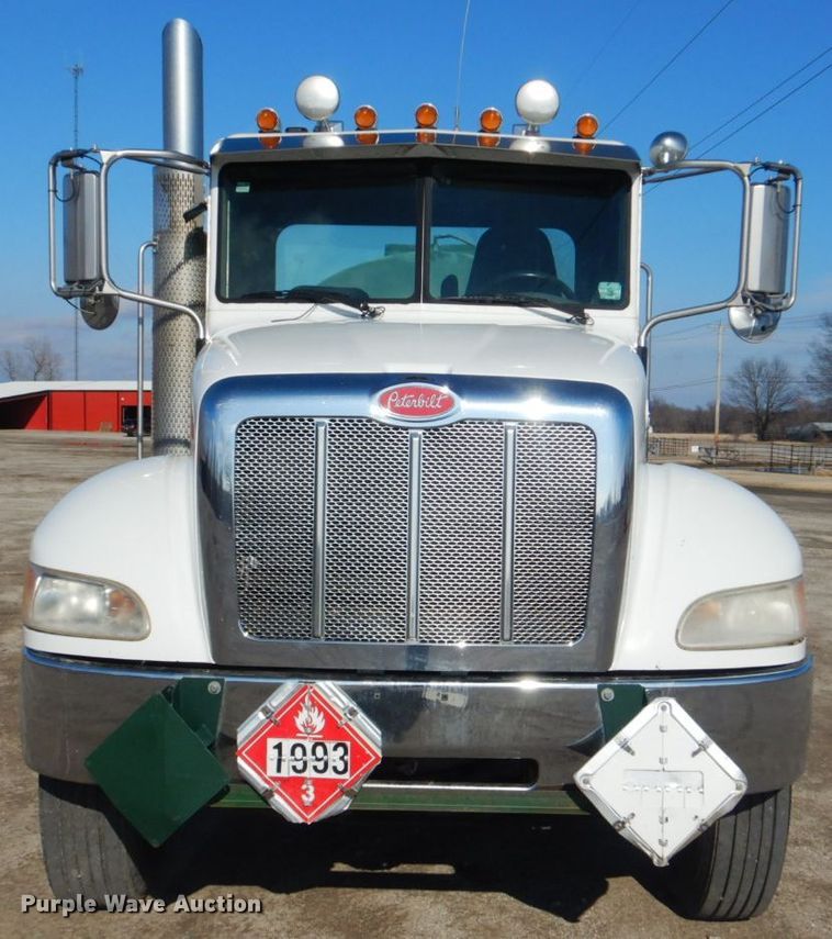 image for item GF9050 2010 Peterbilt 337 tank truck