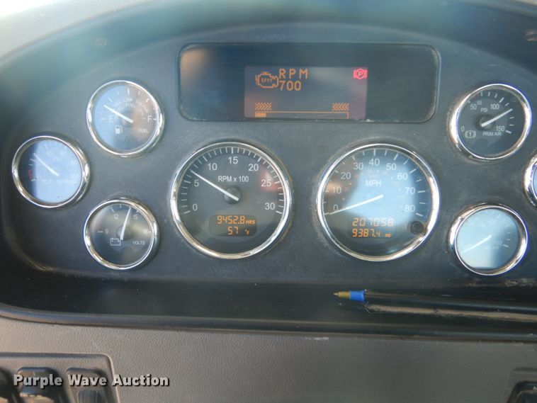 image for item GF9050 2010 Peterbilt 337 tank truck