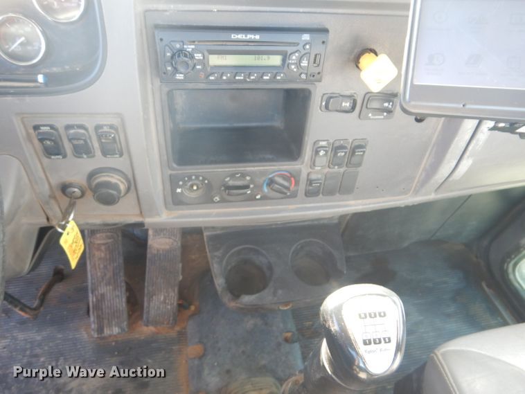 image for item GF9050 2010 Peterbilt 337 tank truck