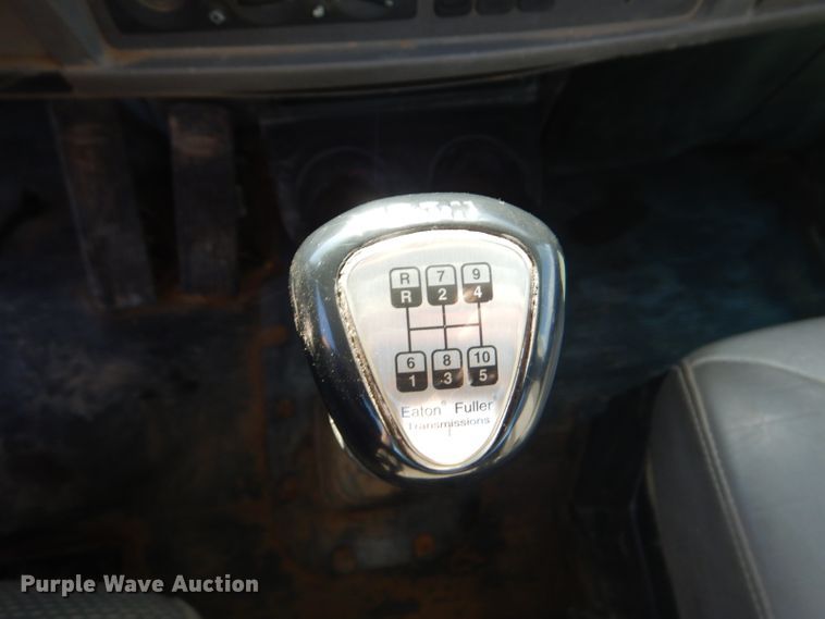 image for item GF9050 2010 Peterbilt 337 tank truck