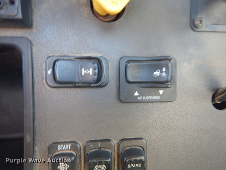 image for item GF9050 2010 Peterbilt 337 tank truck