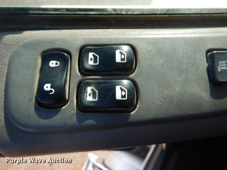 image for item GF9050 2010 Peterbilt 337 tank truck