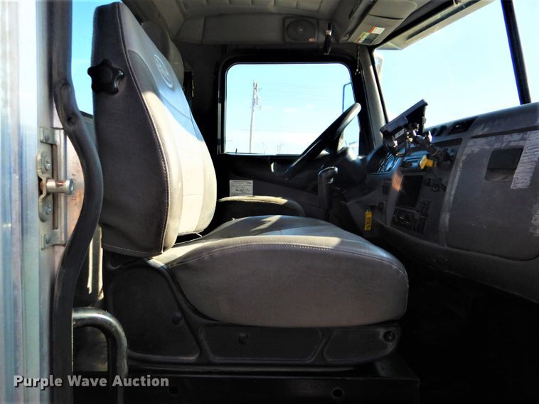 image for item GF9050 2010 Peterbilt 337 tank truck