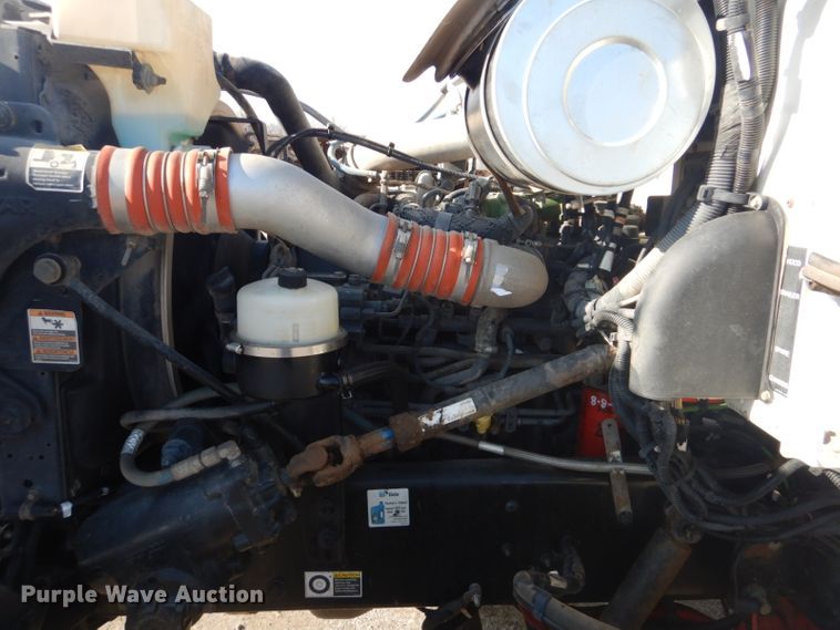 image for item GF9050 2010 Peterbilt 337 tank truck