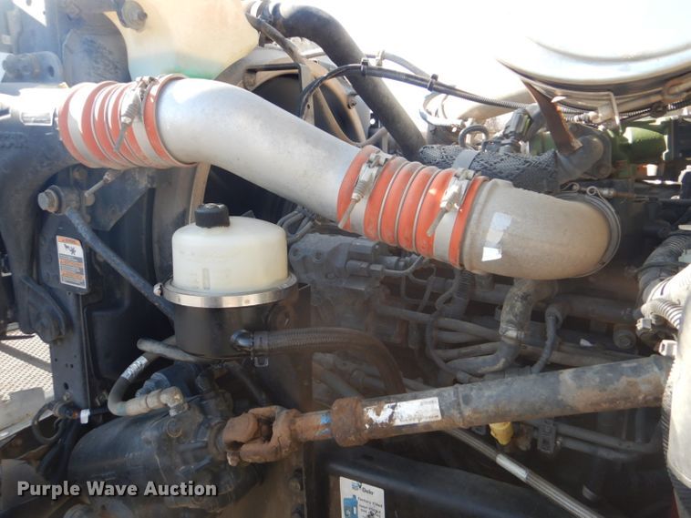 image for item GF9050 2010 Peterbilt 337 tank truck