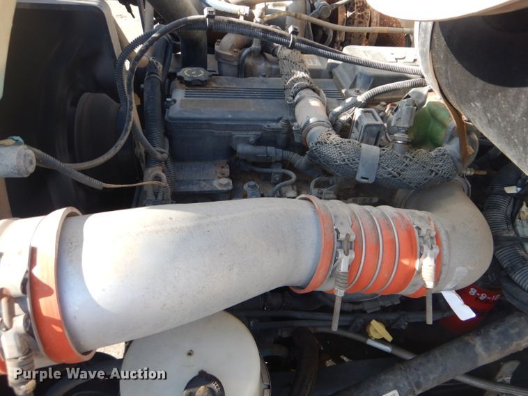 image for item GF9050 2010 Peterbilt 337 tank truck