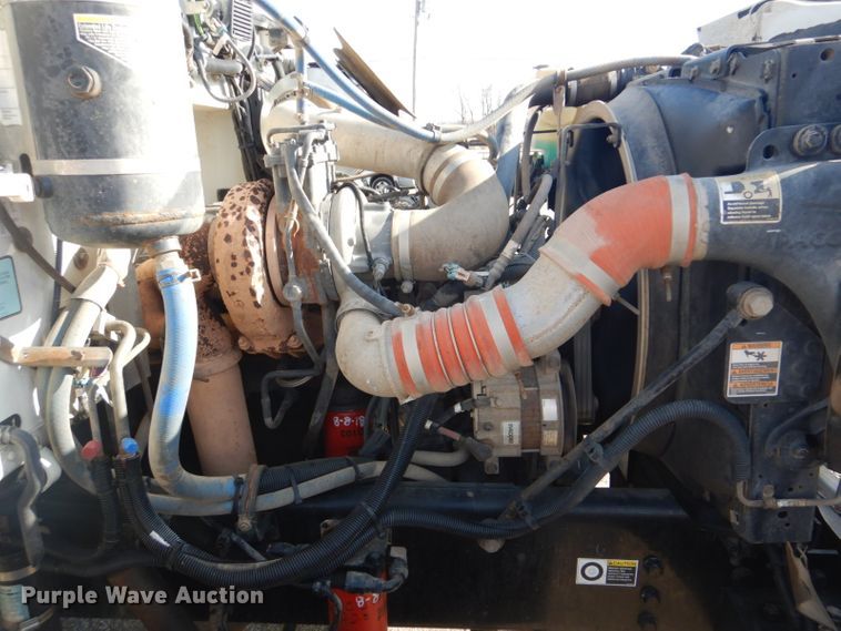 image for item GF9050 2010 Peterbilt 337 tank truck