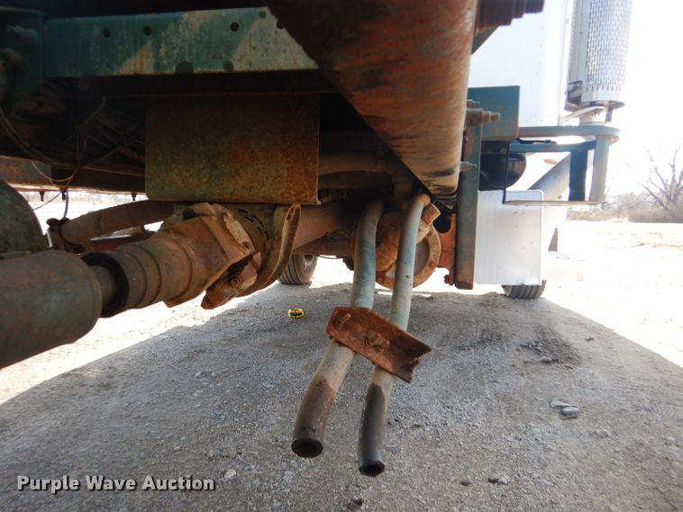 image for item GF9050 2010 Peterbilt 337 tank truck