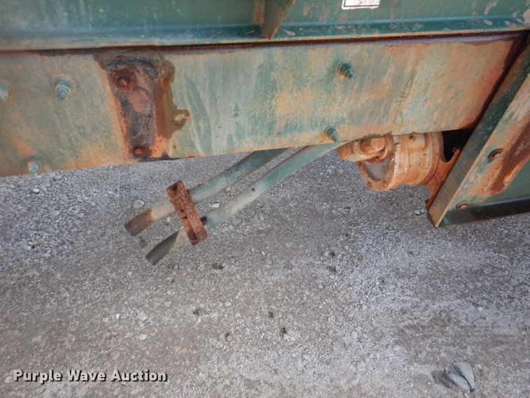 image for item GF9050 2010 Peterbilt 337 tank truck