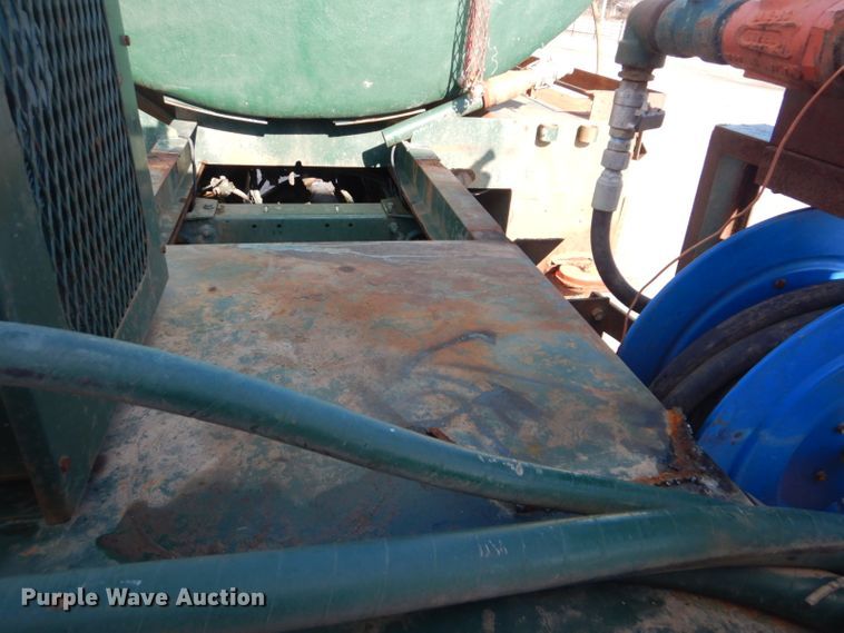 image for item GF9050 2010 Peterbilt 337 tank truck